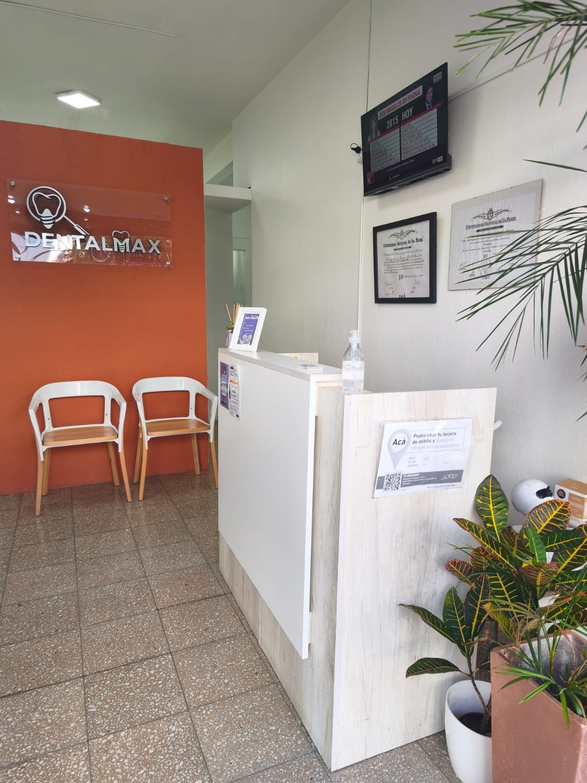 Recepción del consultorio DentalMax